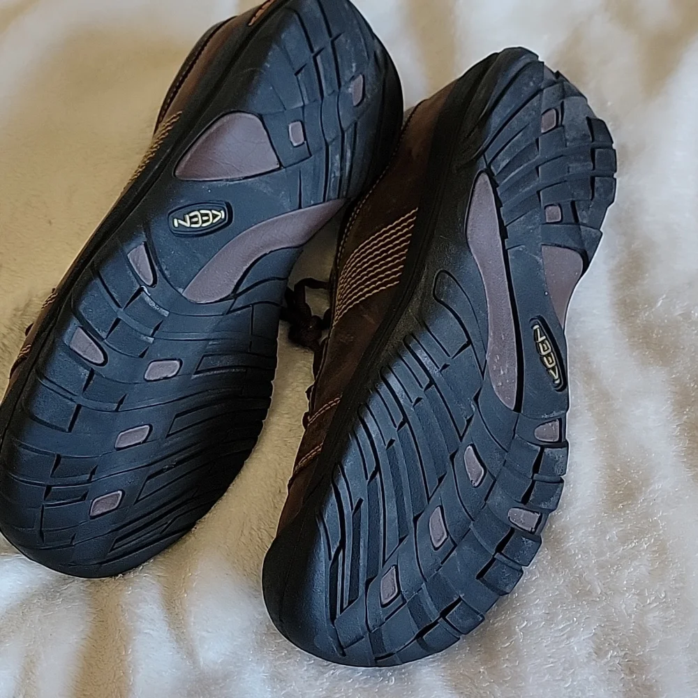 Size 12 practically brand new keen - Picture 2 of 4